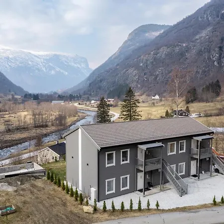 Skaimsberg * Aurland