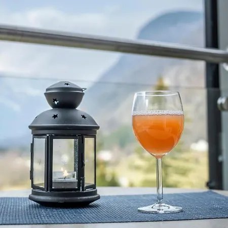 Daire Skaimsberg Aurland